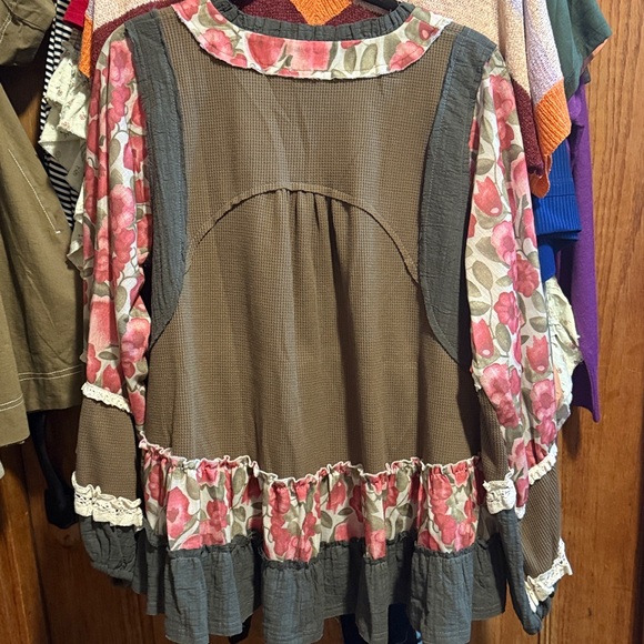 POL - Picture 2 of 2